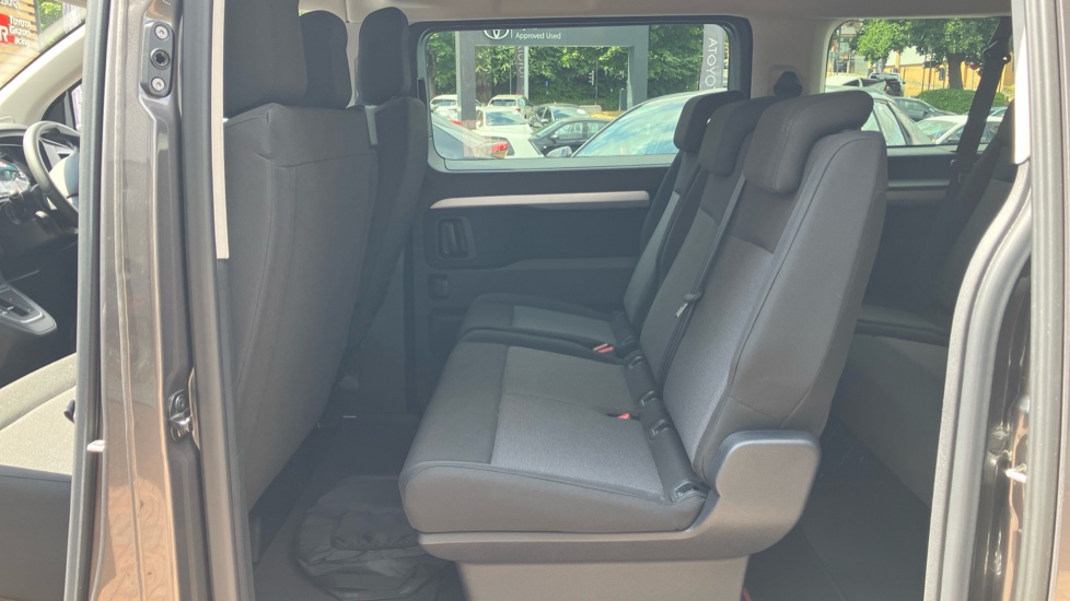 Toyota Proace Verso 100kW Shuttle Long 50kWh 5dr Auto Electric Estate - Image 15