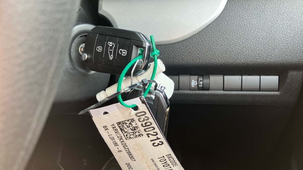 Toyota Proace Verso 100kW Shuttle Long 50kWh 5dr Auto Electric Estate - Image 16