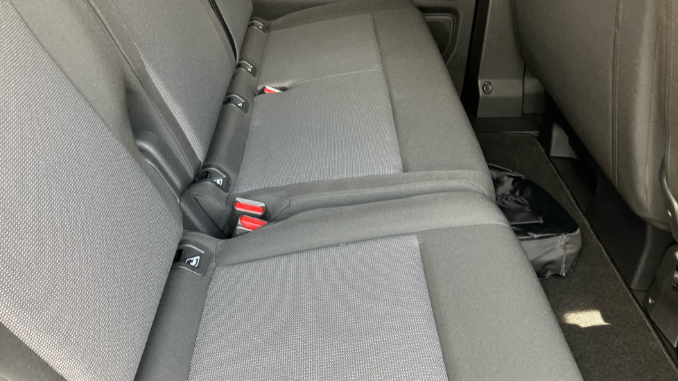 Toyota Proace Verso 100kW Shuttle Long 50kWh 5dr Auto Electric Estate - Image 17