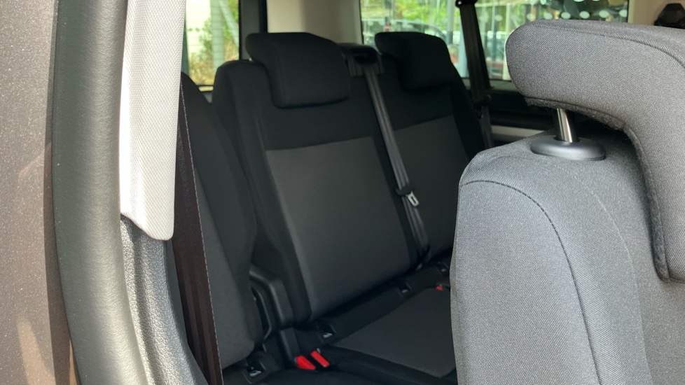 Toyota Proace Verso 100kW Shuttle Long 50kWh 5dr Auto Electric Estate - Image 18