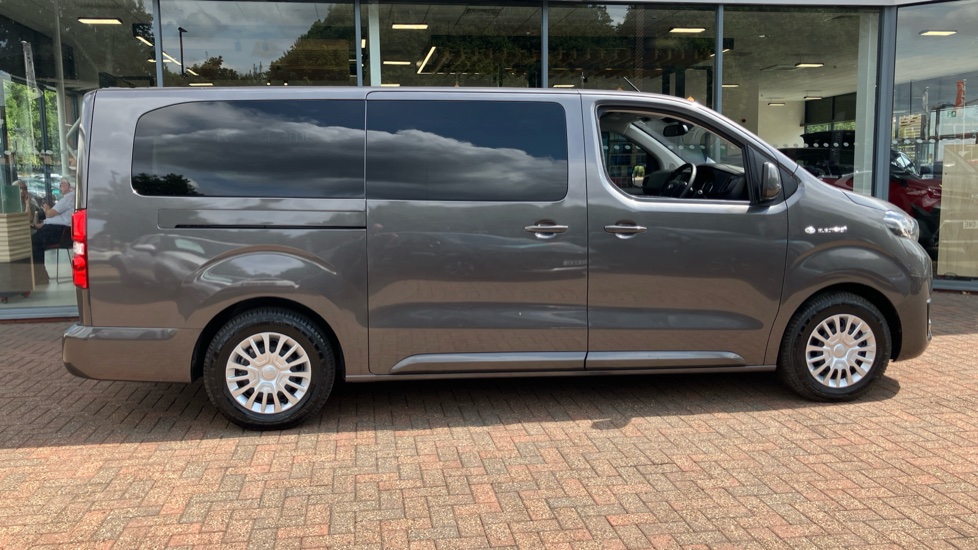 Toyota Proace Verso 100kW Shuttle Long 50kWh 5dr Auto Electric Estate - Image 23