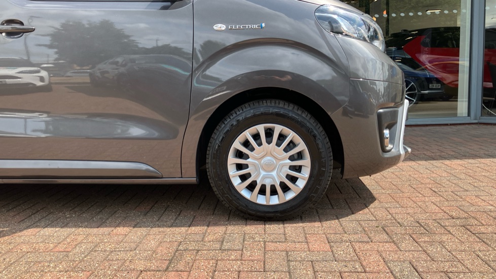 Toyota Proace Verso 100kW Shuttle Long 50kWh 5dr Auto Electric Estate - Image 25