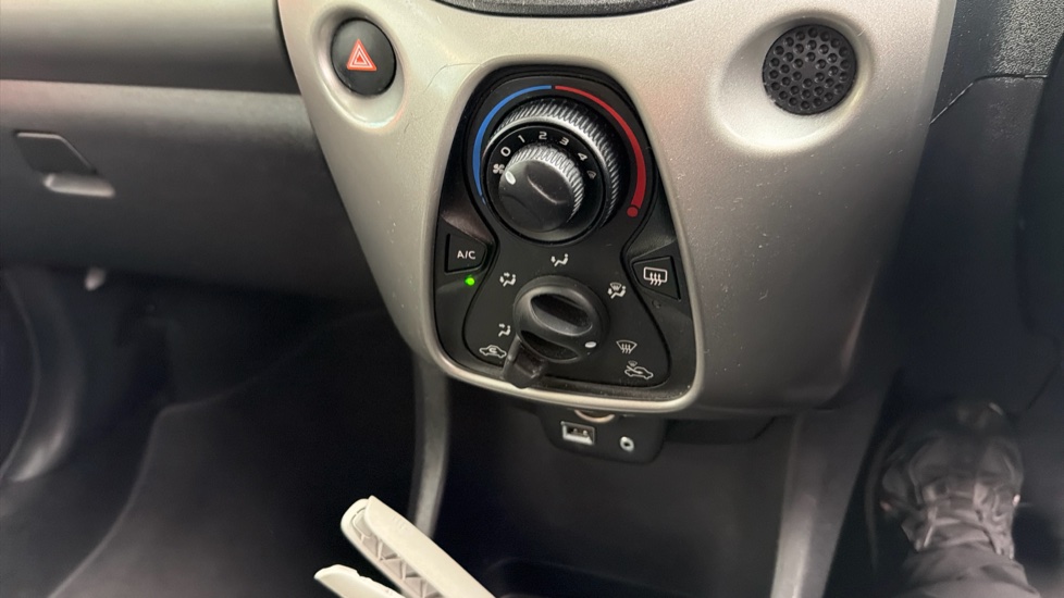 Toyota Aygo 1.0 VVT-i X-Play TSS 5dr Petrol Hatchback - Image 34