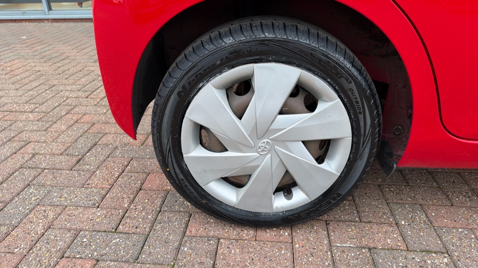 Toyota Aygo 1.0 VVT-i X-Play TSS 5dr Petrol Hatchback - Image 37