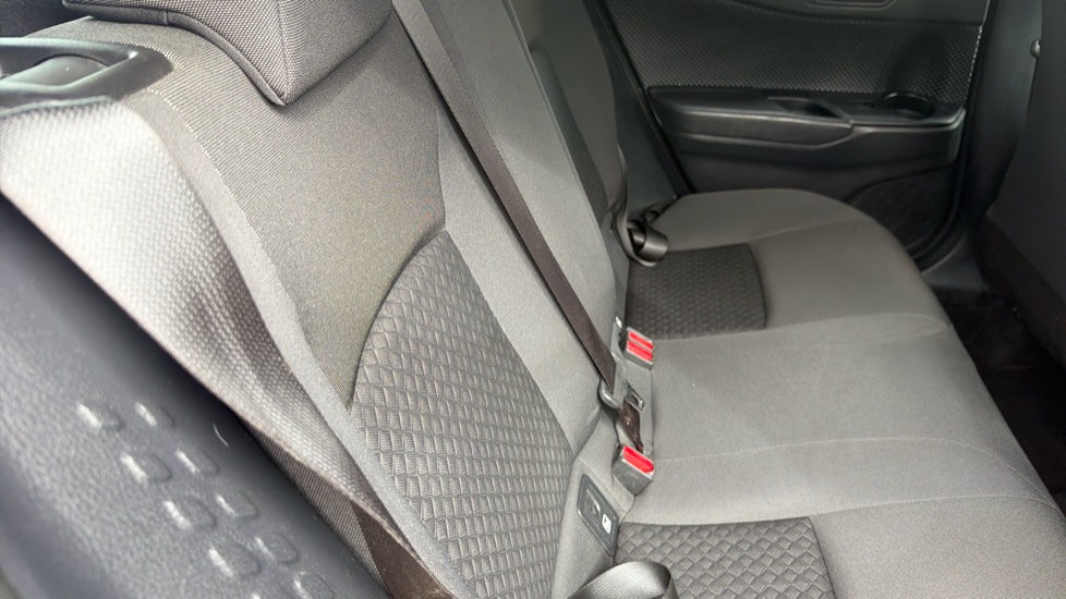 Toyota C-HR 1.8 Hybrid Icon 5dr CVT Hybrid Hatchback - Image 14