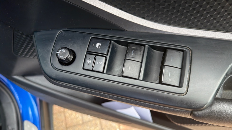 Toyota C-HR 1.8 Hybrid Icon 5dr CVT Hybrid Hatchback - Image 35