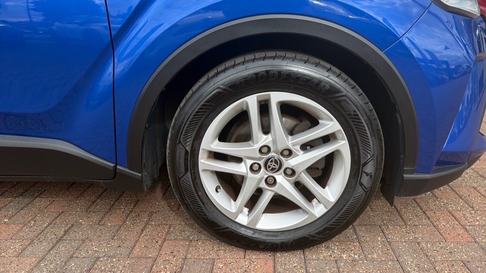 Toyota C-HR 1.8 Hybrid Icon 5dr CVT Hybrid Hatchback - Image 41