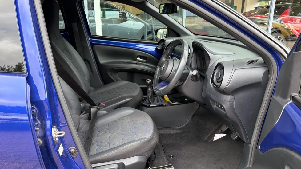 Toyota Aygo X 1.0 VVT-i Exclusive 5dr Petrol Hatchback - Image 12