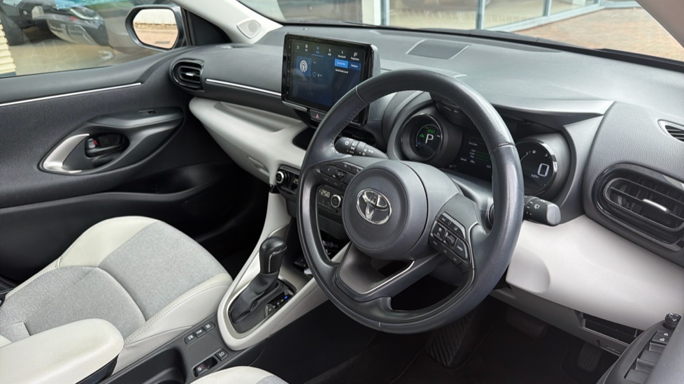 Toyota Yaris 1.5 Hybrid Excel 5dr CVT Hybrid Hatchback - Image 6
