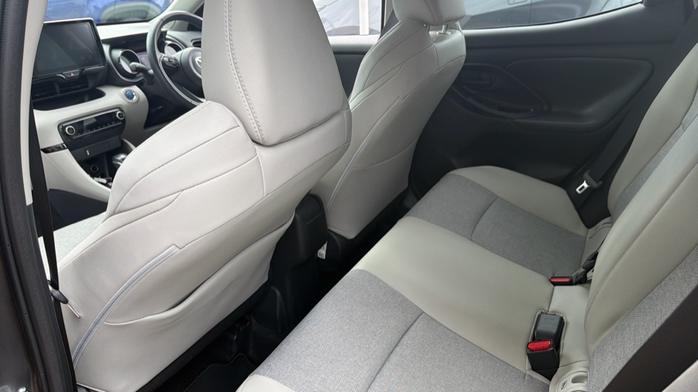 Toyota Yaris 1.5 Hybrid Excel 5dr CVT Hybrid Hatchback - Image 15