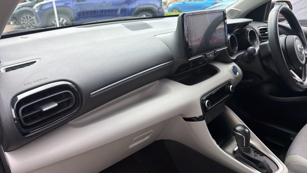 Toyota Yaris 1.5 Hybrid Excel 5dr CVT Hybrid Hatchback - Image 16