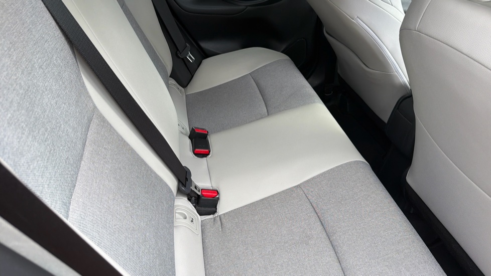 Toyota Yaris 1.5 Hybrid Excel 5dr CVT Hybrid Hatchback - Image 17