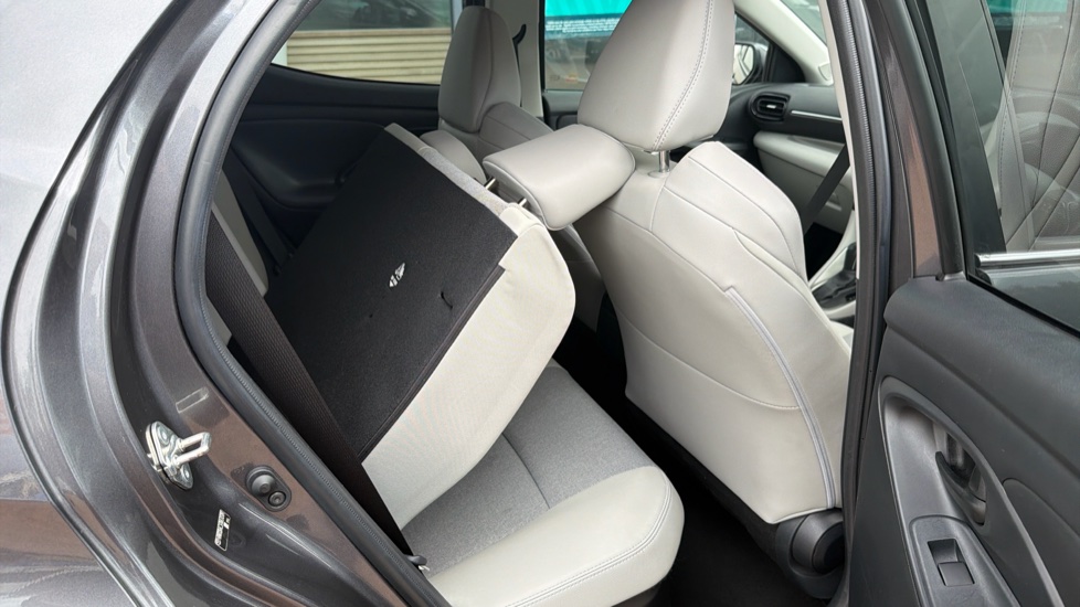 Toyota Yaris 1.5 Hybrid Excel 5dr CVT Hybrid Hatchback - Image 18