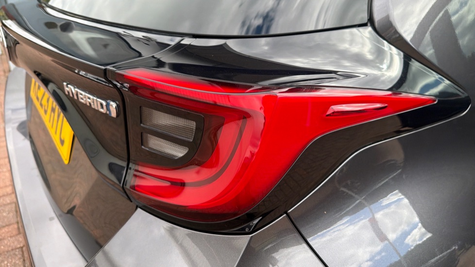 Toyota Yaris 1.5 Hybrid Excel 5dr CVT Hybrid Hatchback - Image 21