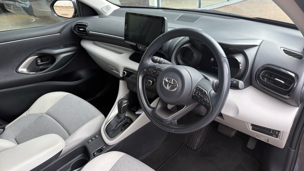 Toyota Yaris 1.5 Hybrid Excel 5dr CVT Hybrid Hatchback - Image 34