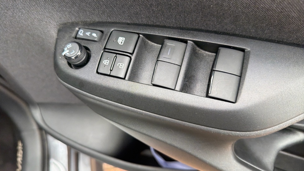 Toyota Yaris 1.5 Hybrid Excel 5dr CVT Hybrid Hatchback - Image 35