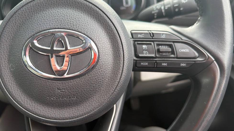 Toyota Yaris 1.5 Hybrid Excel 5dr CVT Hybrid Hatchback - Image 37