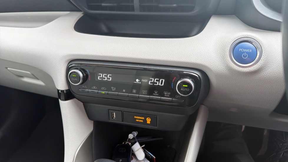 Toyota Yaris 1.5 Hybrid Excel 5dr CVT Hybrid Hatchback - Image 38