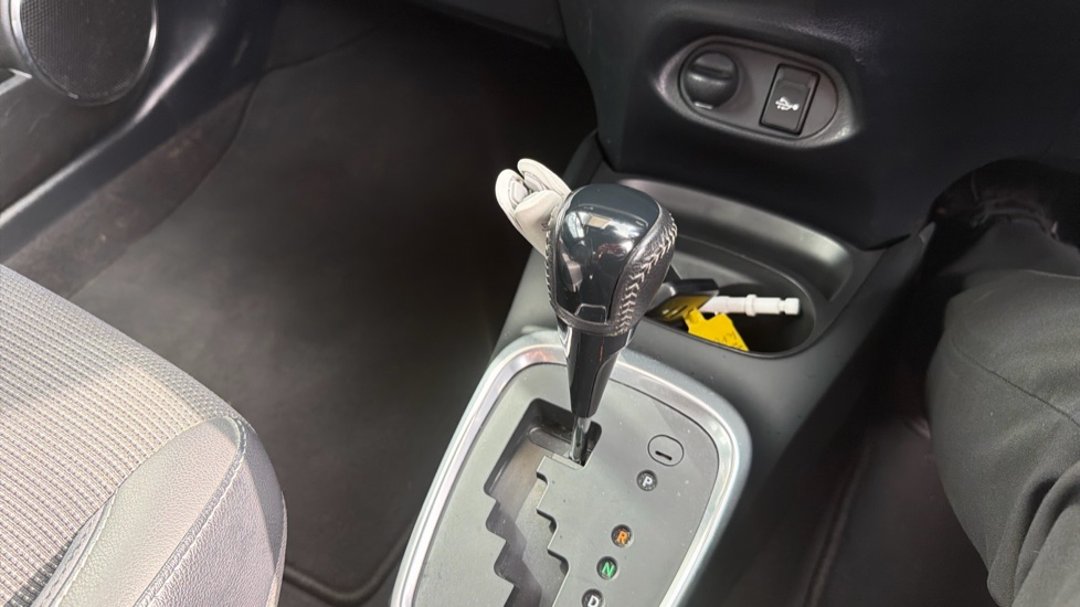 Toyota Yaris 1.5 Hybrid Excel TSS 5dr CVT Hybrid Hatchback - Image 39