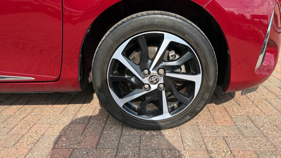 Toyota Yaris 1.5 Hybrid Excel TSS 5dr CVT Hybrid Hatchback - Image 40