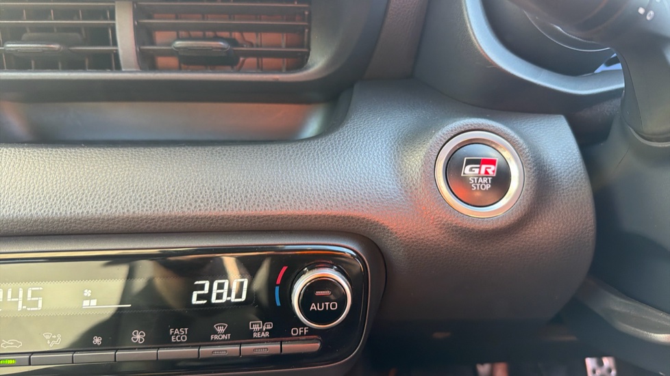 Toyota Yaris 1.5 Hybrid GR Sport 5dr CVT Hybrid Hatchback - Image 16