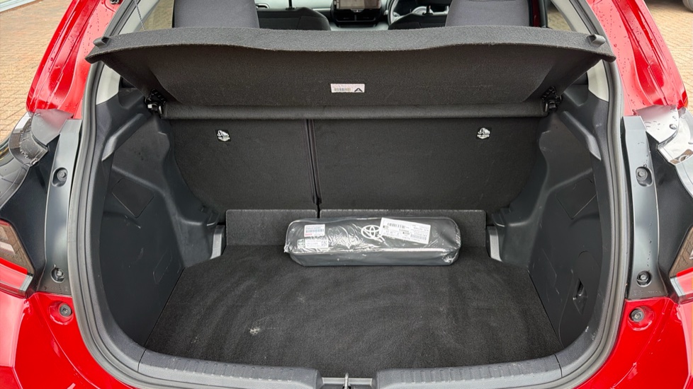 Toyota Yaris 1.5 Hybrid Design 5dr CVT Hybrid Hatchback - Image 13