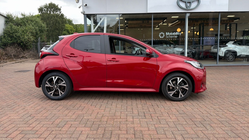 Toyota Yaris 1.5 Hybrid Design 5dr CVT Hybrid Hatchback - Image 23