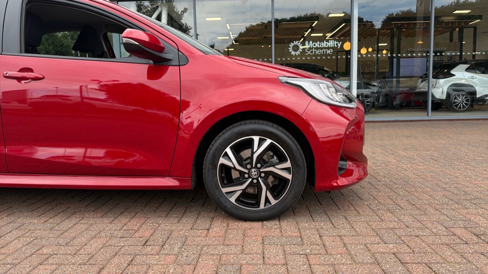 Toyota Yaris 1.5 Hybrid Design 5dr CVT Hybrid Hatchback - Image 25