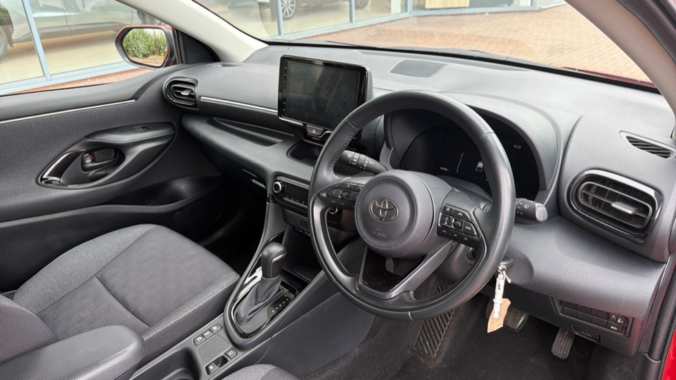 Toyota Yaris 1.5 Hybrid Design 5dr CVT Hybrid Hatchback - Image 34
