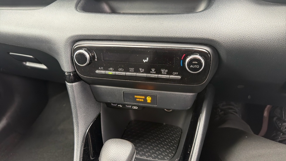 Toyota Yaris 1.5 Hybrid Design 5dr CVT Hybrid Hatchback - Image 38