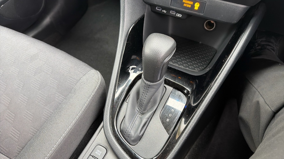 Toyota Yaris 1.5 Hybrid Design 5dr CVT Hybrid Hatchback - Image 39