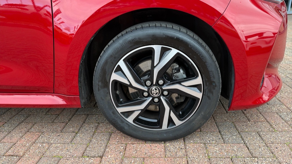 Toyota Yaris 1.5 Hybrid Design 5dr CVT Hybrid Hatchback - Image 40