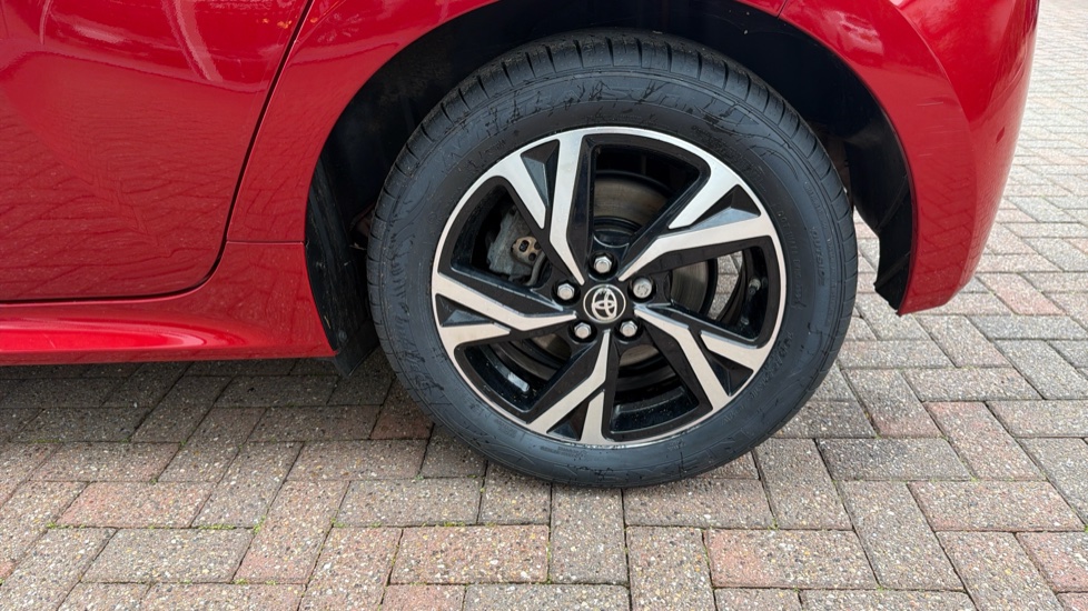Toyota Yaris 1.5 Hybrid Design 5dr CVT Hybrid Hatchback - Image 43