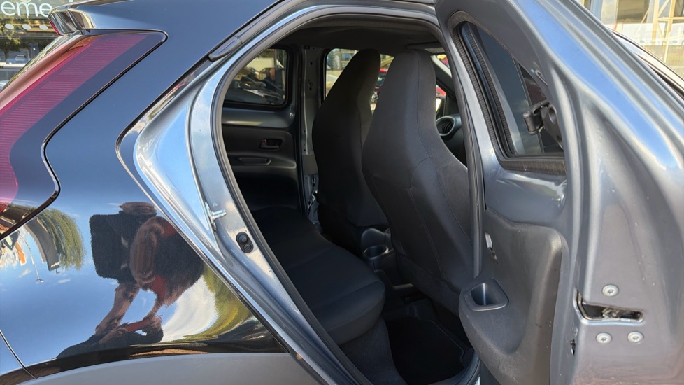 Toyota Aygo X 1.0 VVT-i Edge 5dr Auto Petrol Hatchback - Image 8