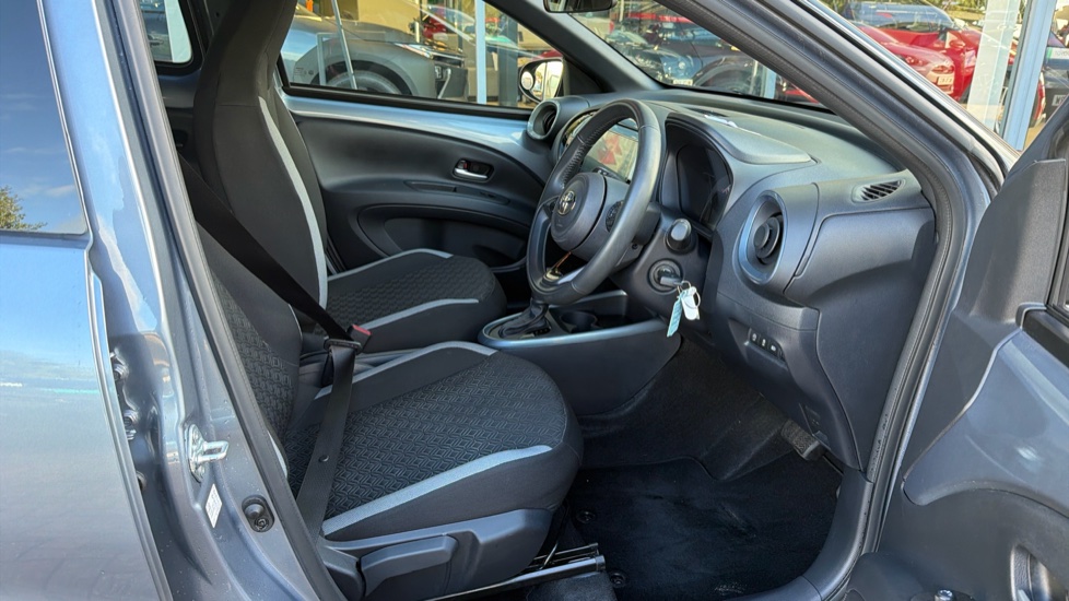 Toyota Aygo X 1.0 VVT-i Edge 5dr Auto Petrol Hatchback - Image 12