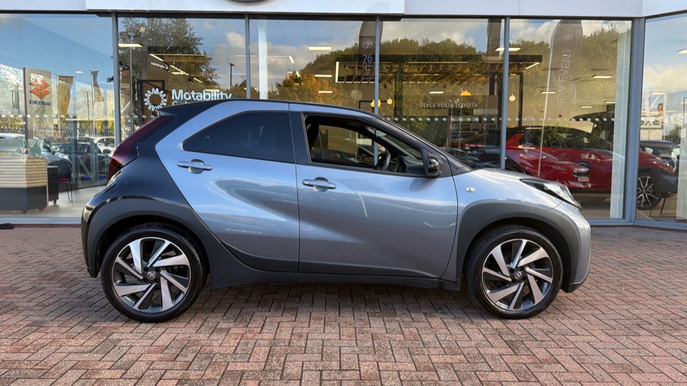 Toyota Aygo X 1.0 VVT-i Edge 5dr Auto Petrol Hatchback - Image 23