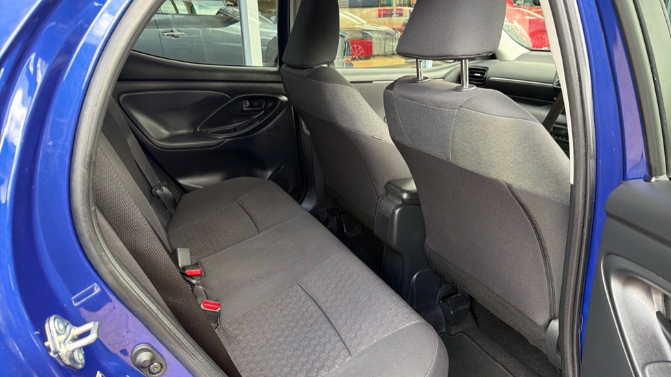 Toyota Yaris 1.5 Hybrid Design 5dr CVT Hybrid Hatchback - Image 8