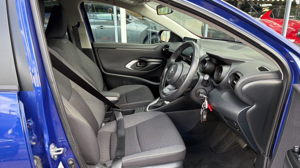 Toyota Yaris 1.5 Hybrid Design 5dr CVT Hybrid Hatchback - Image 12