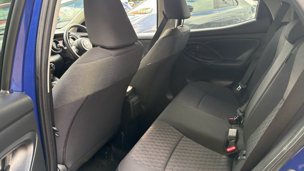 Toyota Yaris 1.5 Hybrid Design 5dr CVT Hybrid Hatchback - Image 15