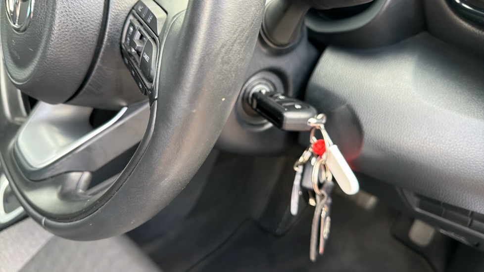 Toyota Yaris 1.5 Hybrid Design 5dr CVT Hybrid Hatchback - Image 16