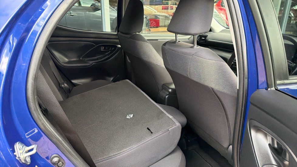 Toyota Yaris 1.5 Hybrid Design 5dr CVT Hybrid Hatchback - Image 18