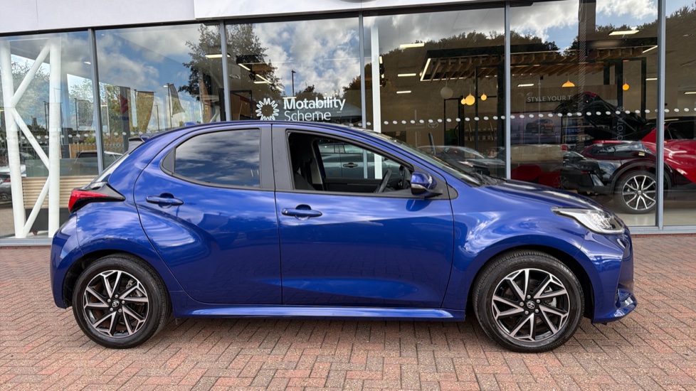 Toyota Yaris 1.5 Hybrid Design 5dr CVT Hybrid Hatchback - Image 23