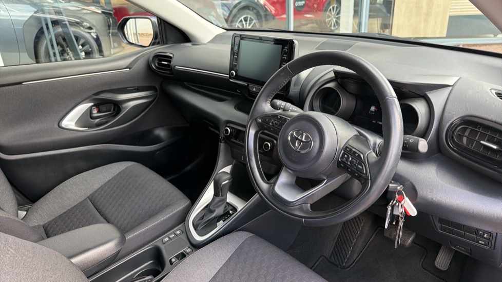 Toyota Yaris 1.5 Hybrid Design 5dr CVT Hybrid Hatchback - Image 34