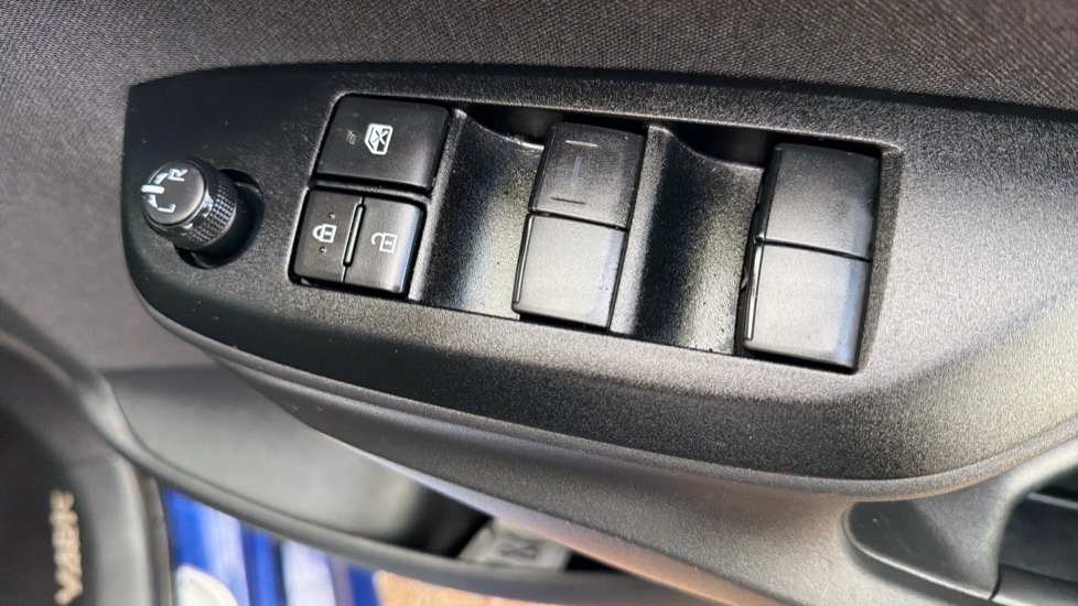 Toyota Yaris 1.5 Hybrid Design 5dr CVT Hybrid Hatchback - Image 35