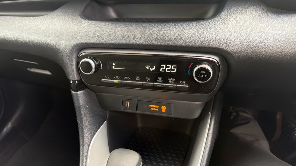 Toyota Yaris 1.5 Hybrid Design 5dr CVT Hybrid Hatchback - Image 38