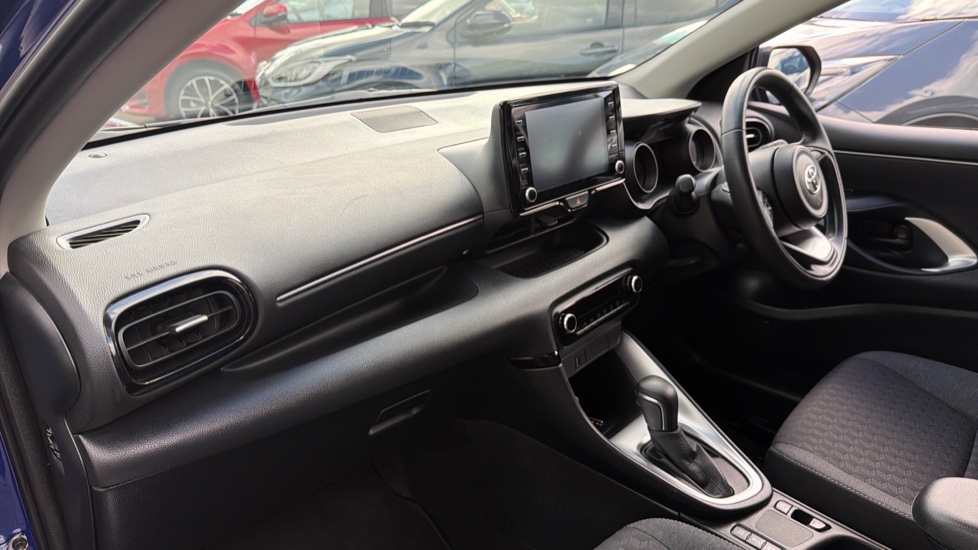 Toyota Yaris 1.5 Hybrid Design 5dr CVT Hybrid Hatchback - Image 44