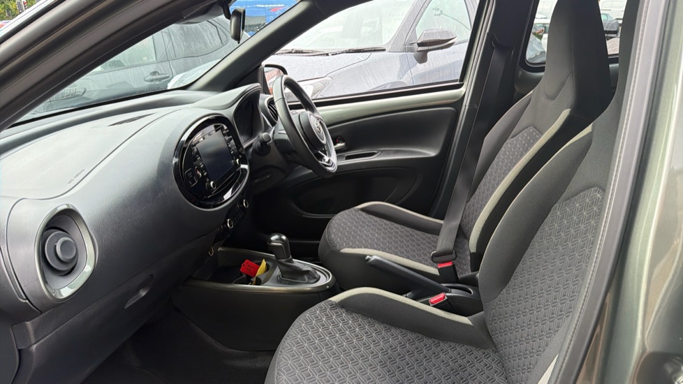 Toyota Aygo X 1.0 VVT-i Edge 5dr Auto Petrol Hatchback - Image 5