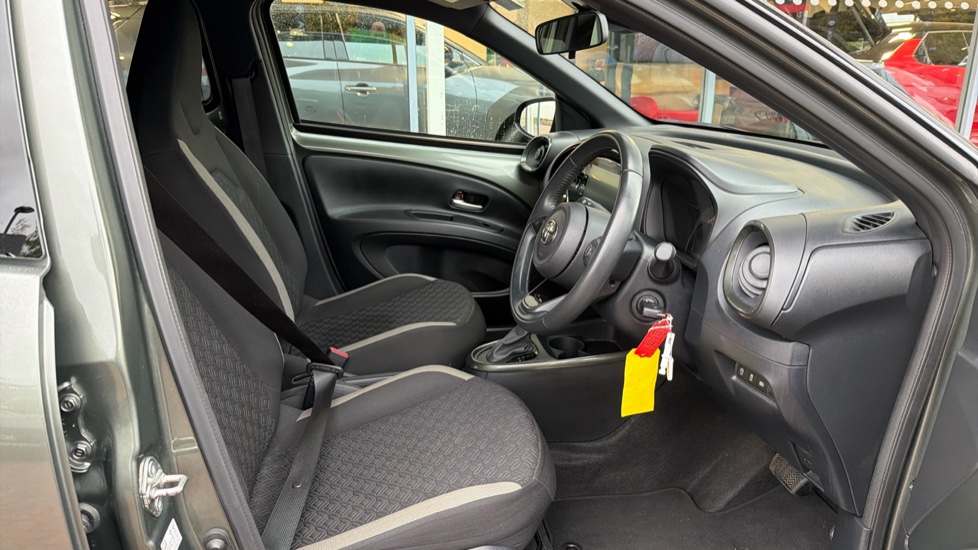 Toyota Aygo X 1.0 VVT-i Edge 5dr Auto Petrol Hatchback - Image 12