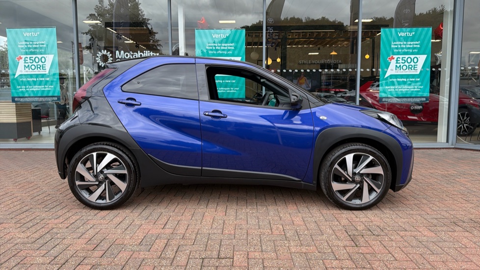 Toyota Aygo X 1.0 VVT-i Edge 5dr Auto Petrol Hatchback - Image 23