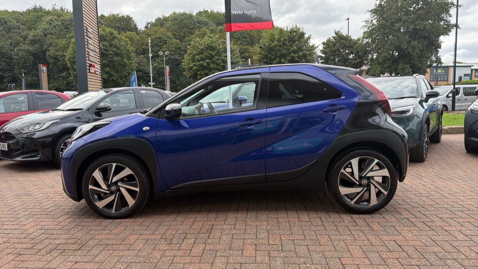 Toyota Aygo X 1.0 VVT-i Edge 5dr Auto Petrol Hatchback - Image 24